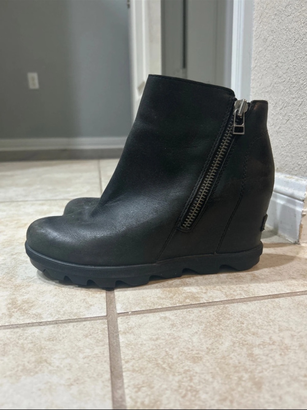 Sorrel Women's Black Wedge Ankle Boot with Side Zip Sz 7